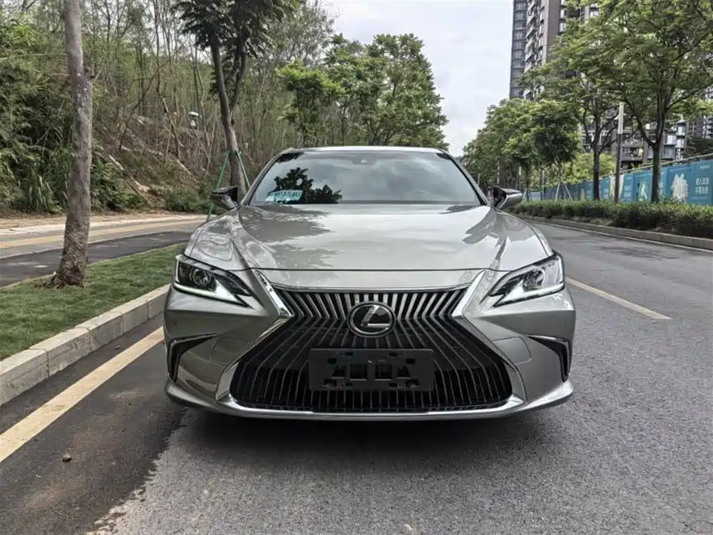 Lexus ES 2021