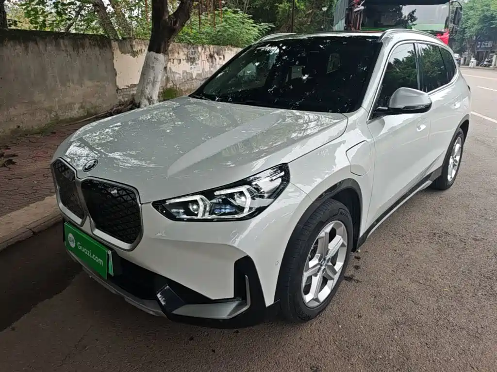 BMW iX1 2024