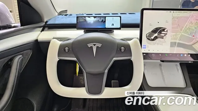 Tesla Model Y 2024