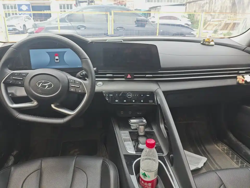 Hyundai Elantra 2022