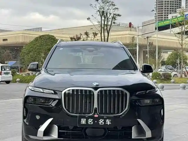 BMW X7 2025