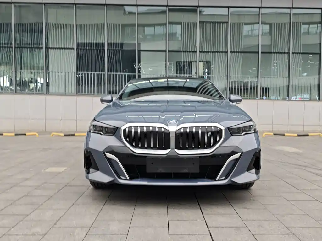 BMW i5 2024