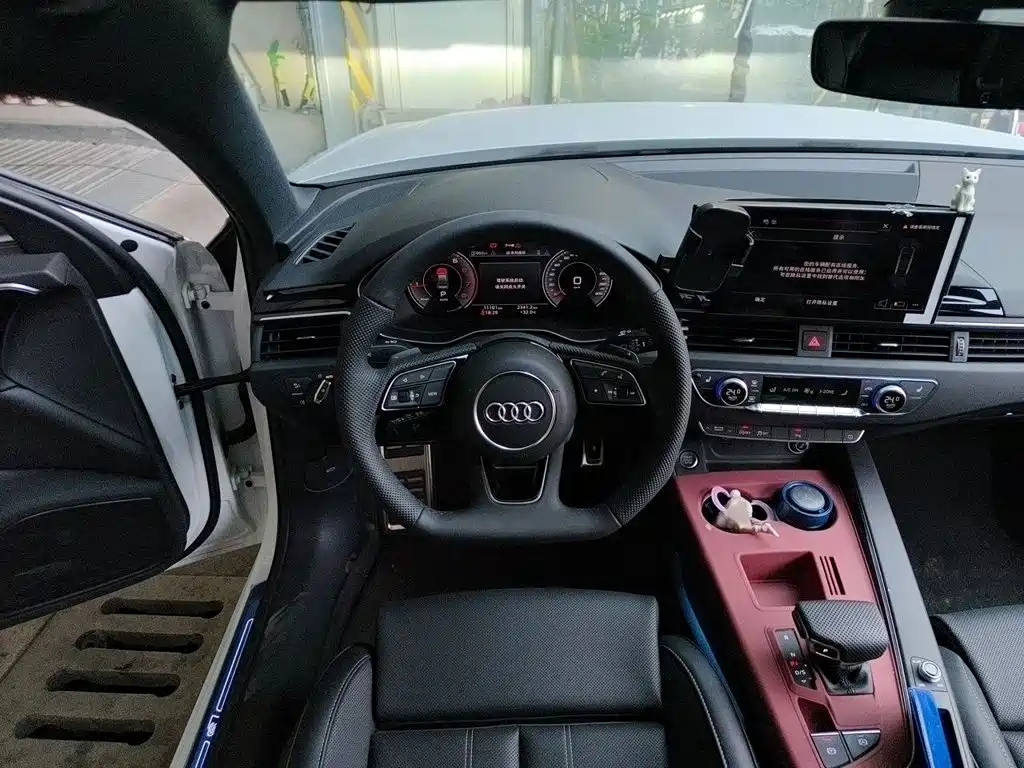 Audi A4 2025