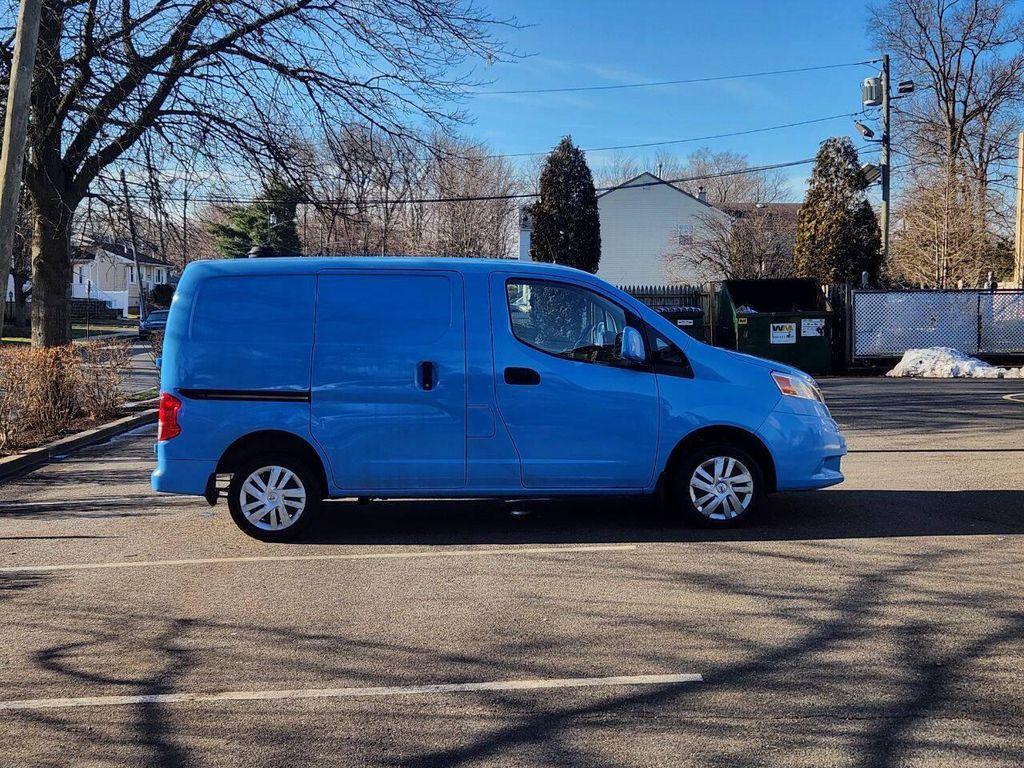Nissan NV200 2021