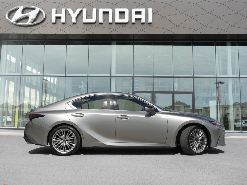 Lexus IS 2023