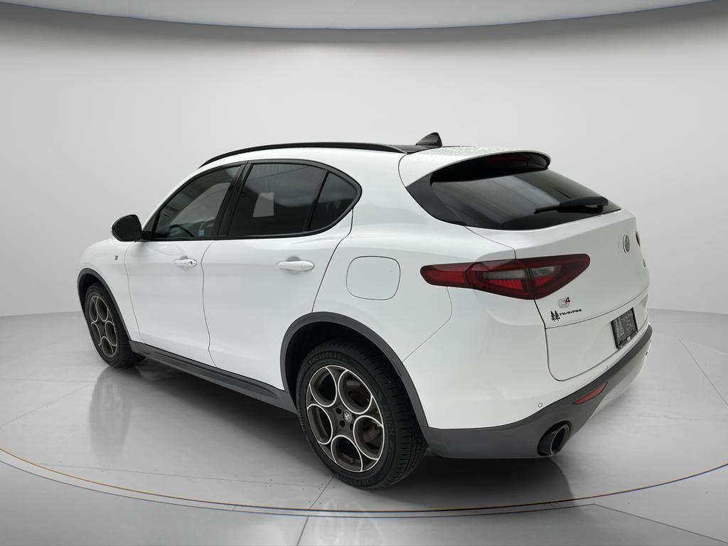 Alfa Romeo Stelvio 2023
