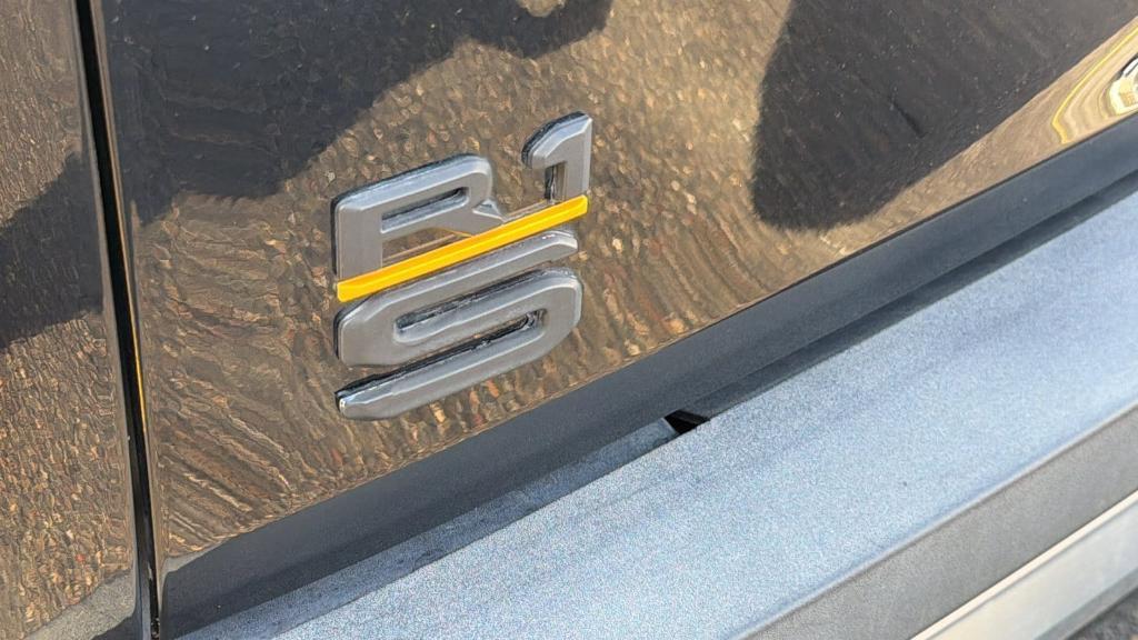 Rivian R1S 2022