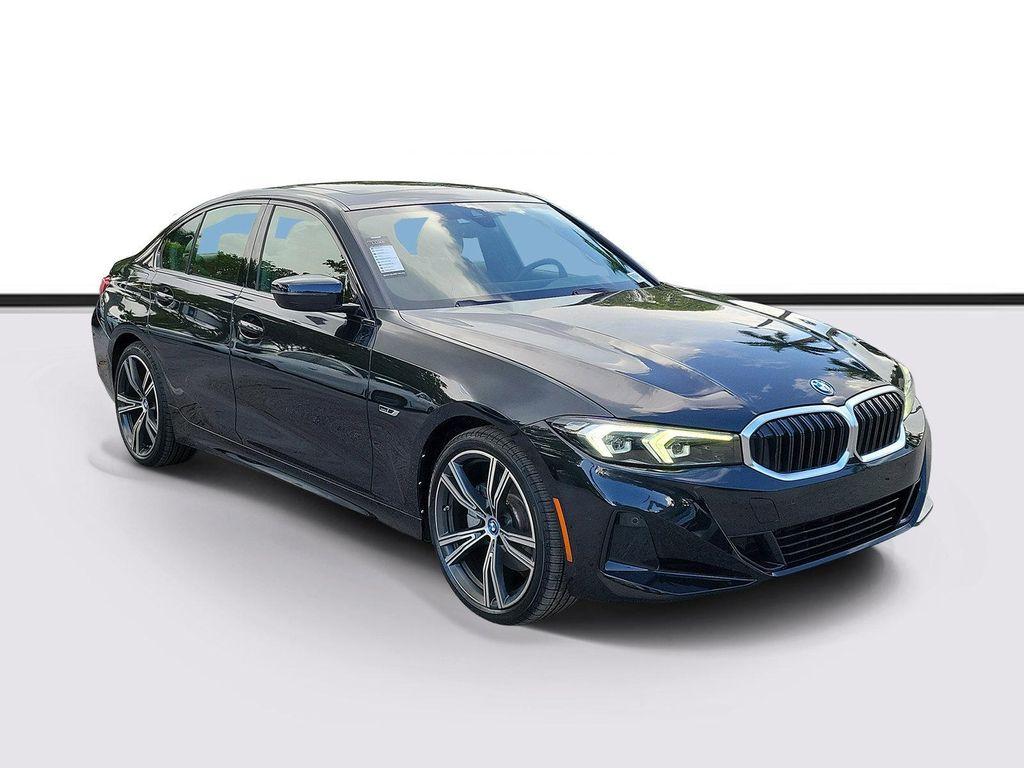 BMW 330 2023