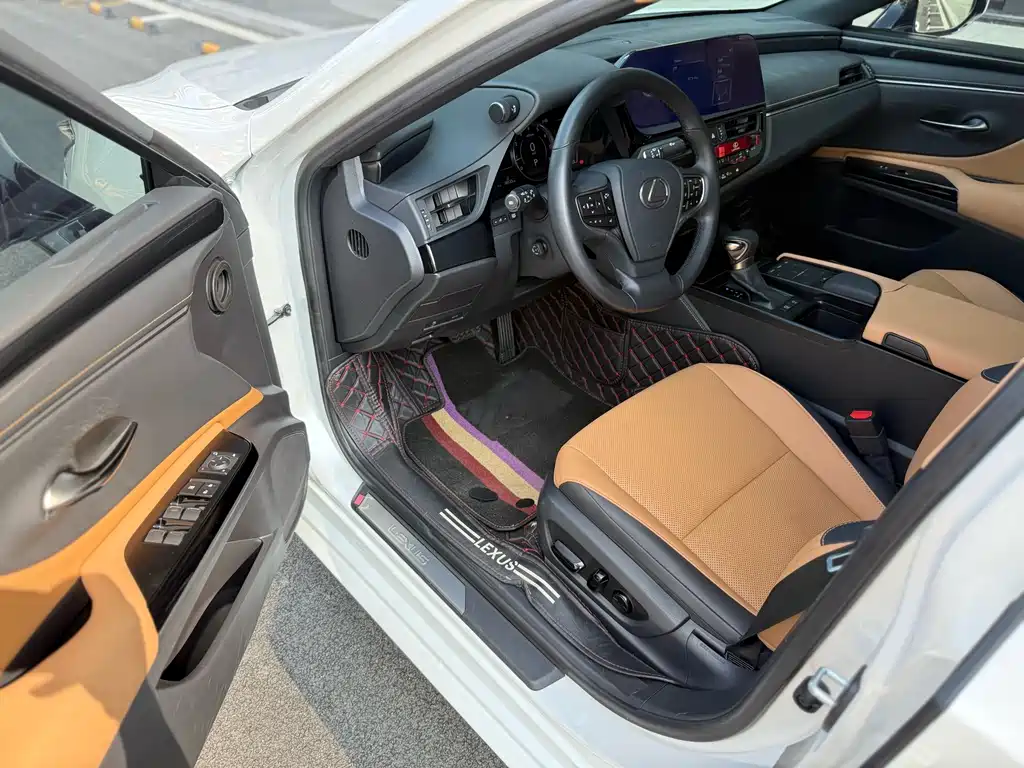 Lexus ES 2022