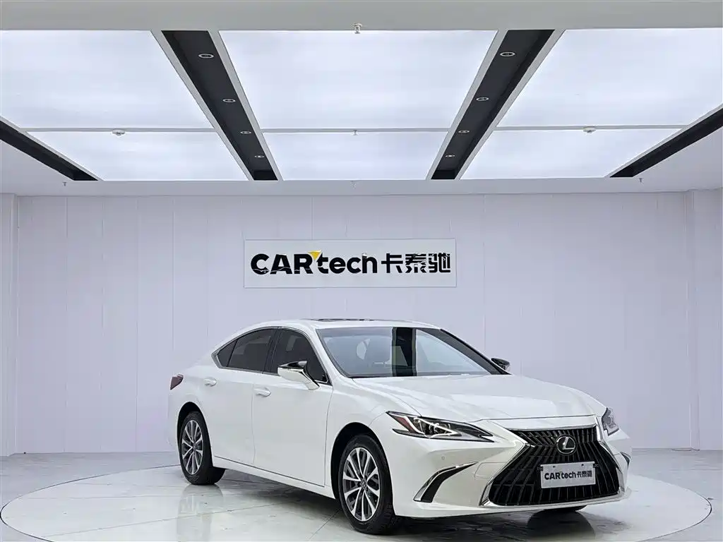 Lexus ES 2024