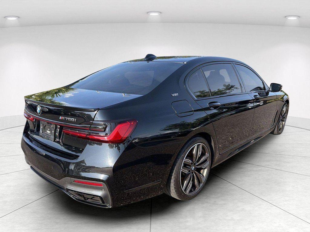 BMW M760 2022