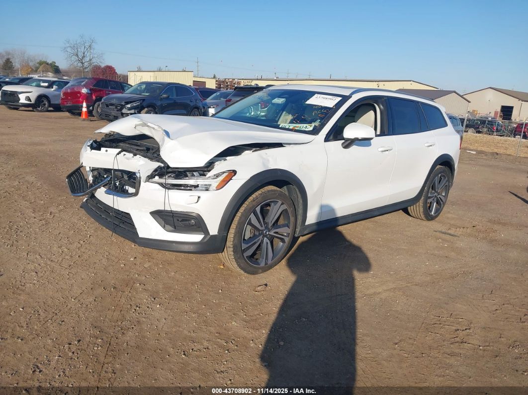 Volvo V60 Cross Country 2025