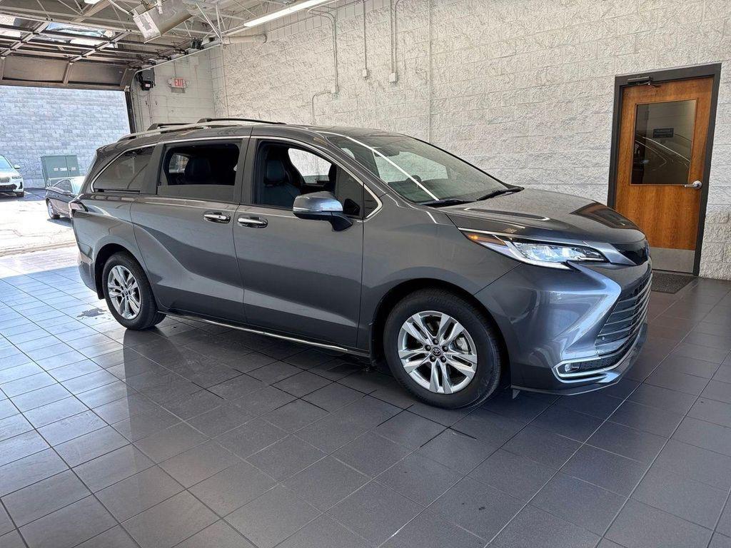 Toyota Sienna 2025