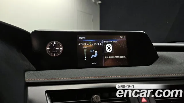 Lexus UX 2022