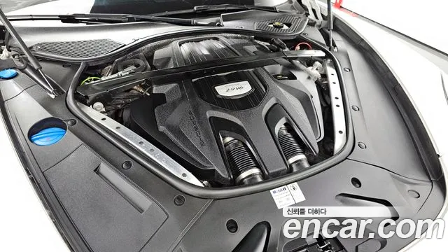 Porsche Panamera 2021