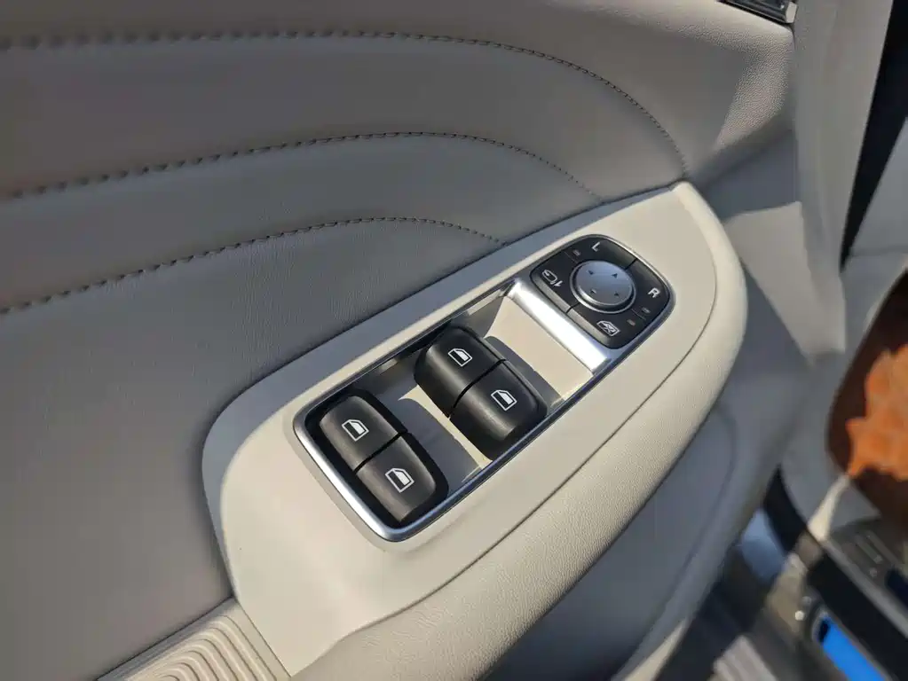 Roewe iMAX8 2021