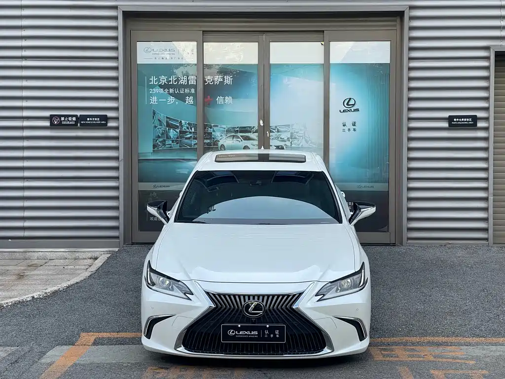 Lexus ES 2020