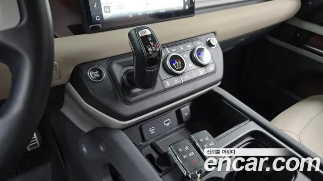 Land Rover Defender 2022