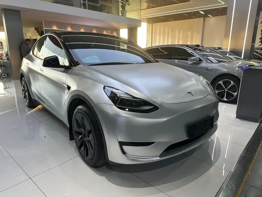 Tesla Model Y 2024