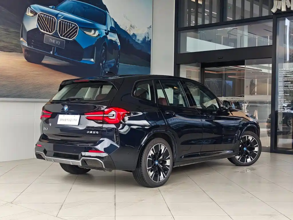 BMW iX3 2025