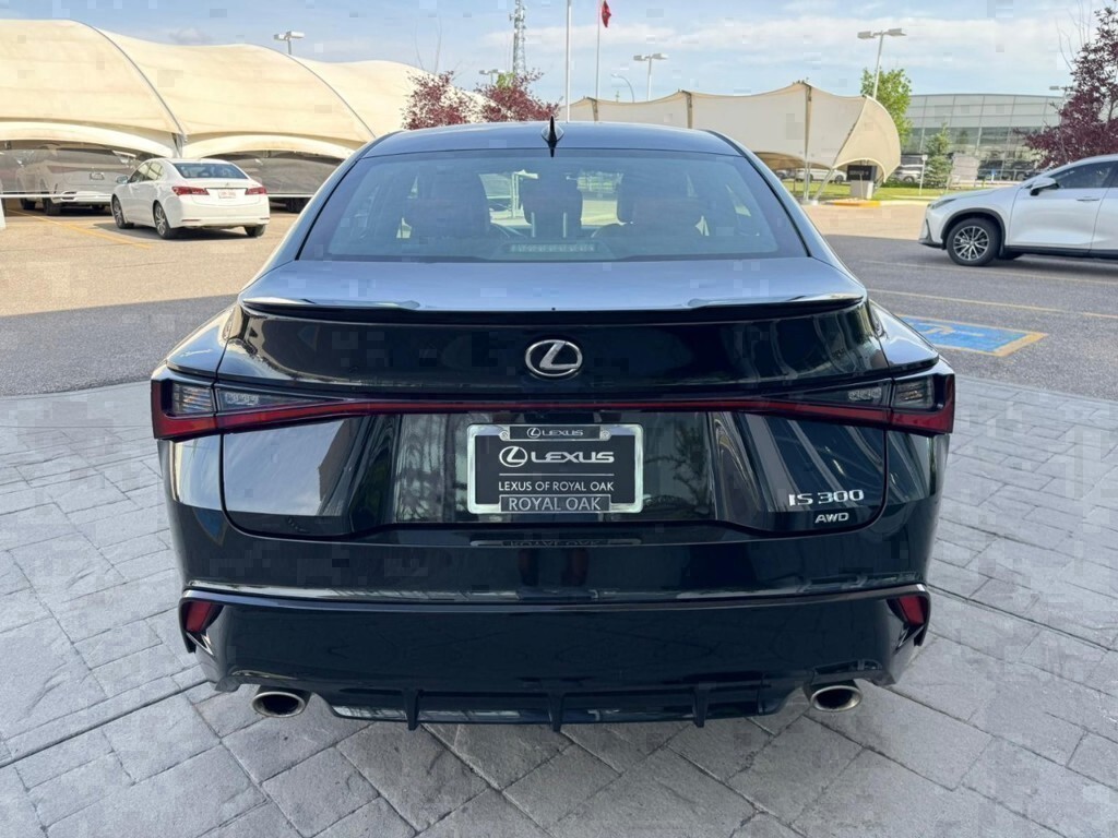 Lexus IS 2023