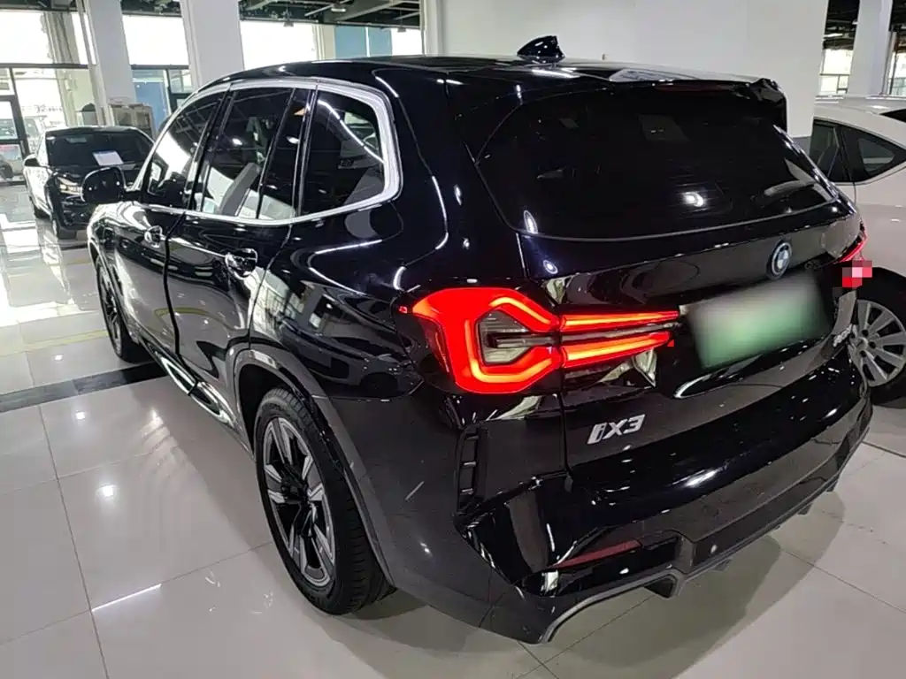 BMW iX3 2024