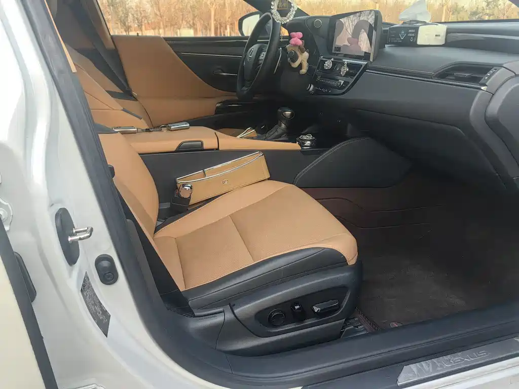 Lexus ES 2024