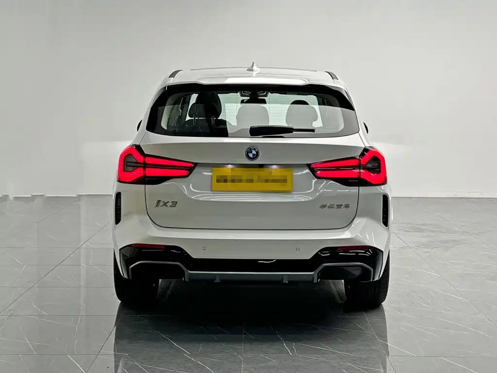 BMW iX3 2023