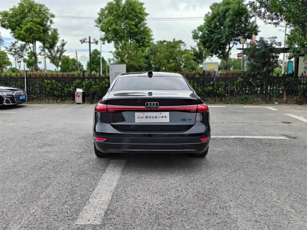 Audi e-tron 2025