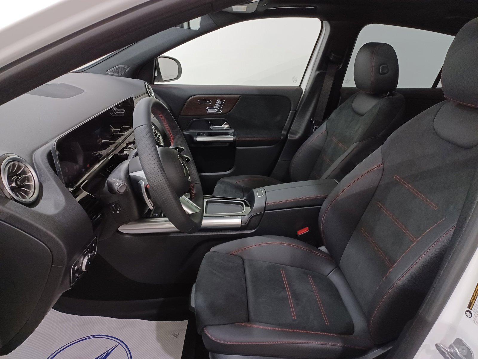 Mercedes-Benz GLA 2024