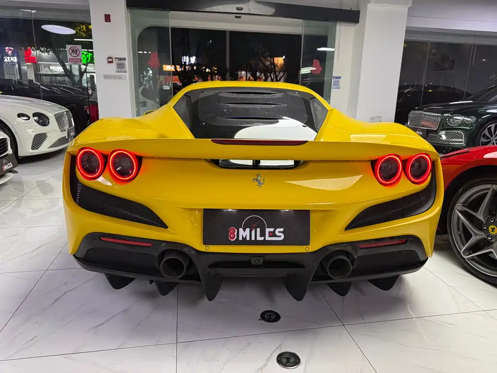 Ferrari F8 2023