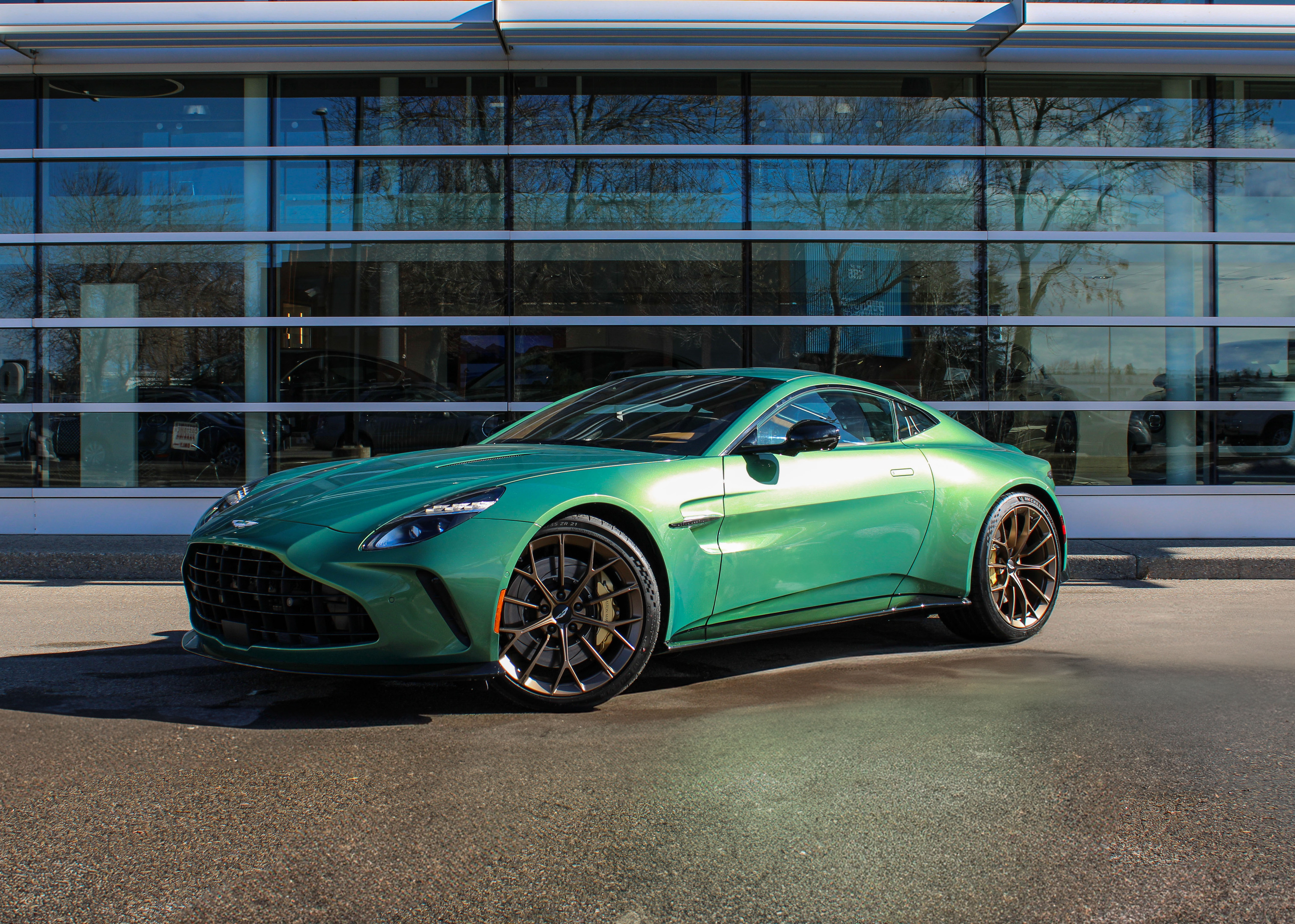 Aston Martin V12 Vantage 2025