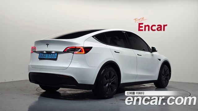 Tesla Model Y 2024