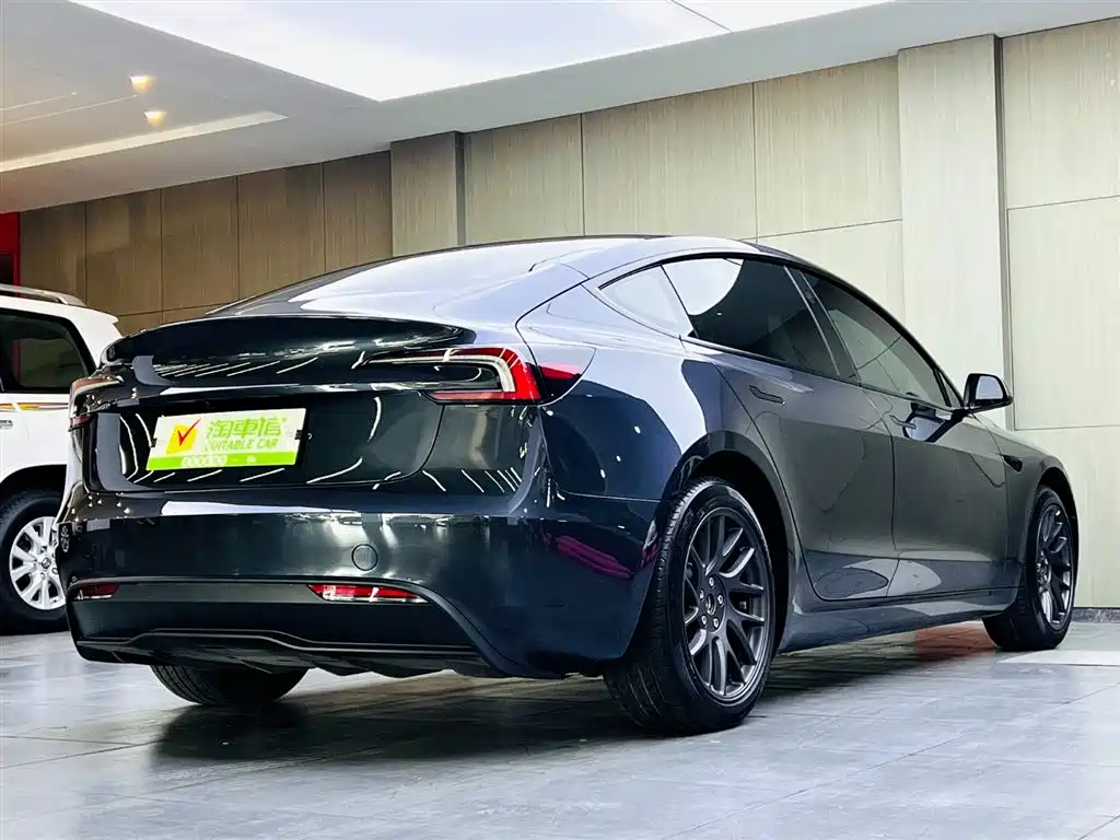 Tesla Model 3 2024