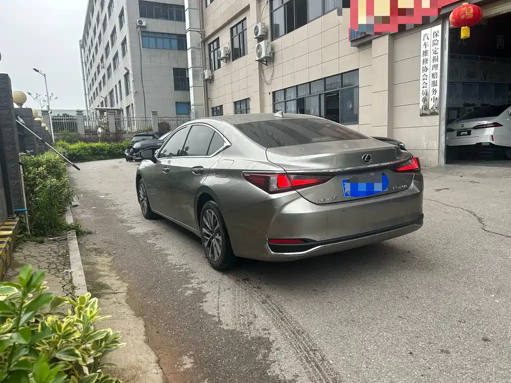 Lexus ES 2024