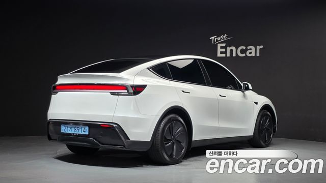 Tesla Model Y 2025
