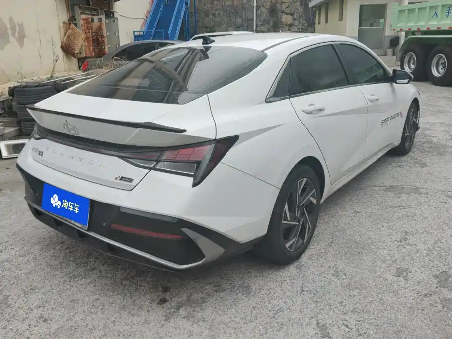 Hyundai Elantra 2024