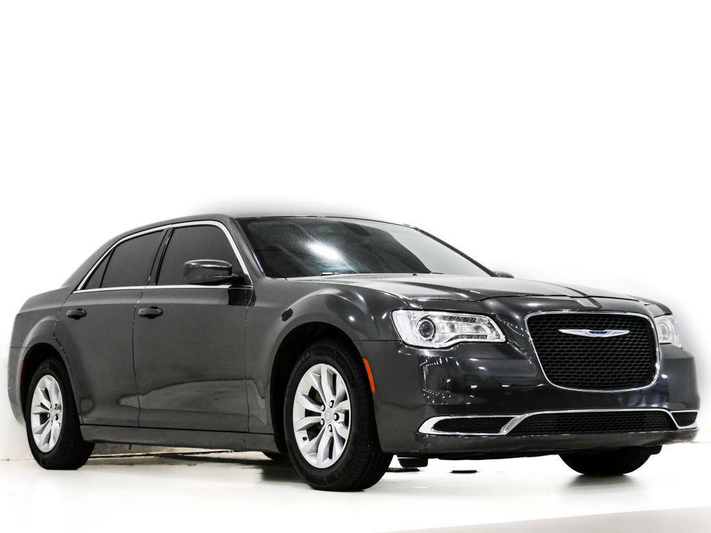 Chrysler 300 2023