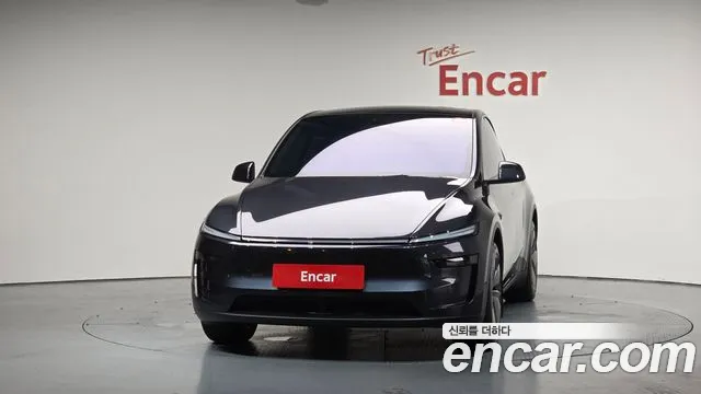 Tesla Model Y 2025
