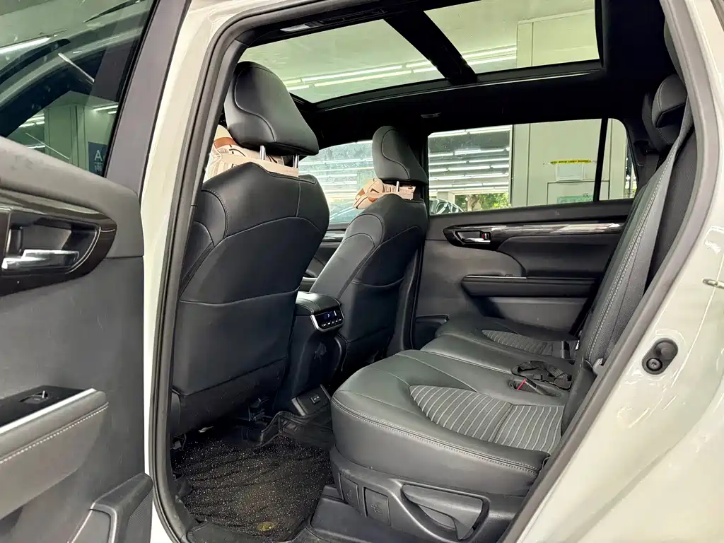 Toyota Crown Kluger 2023