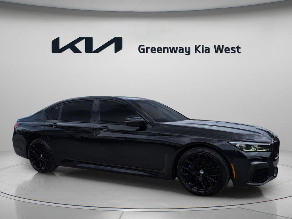 BMW 750 2021