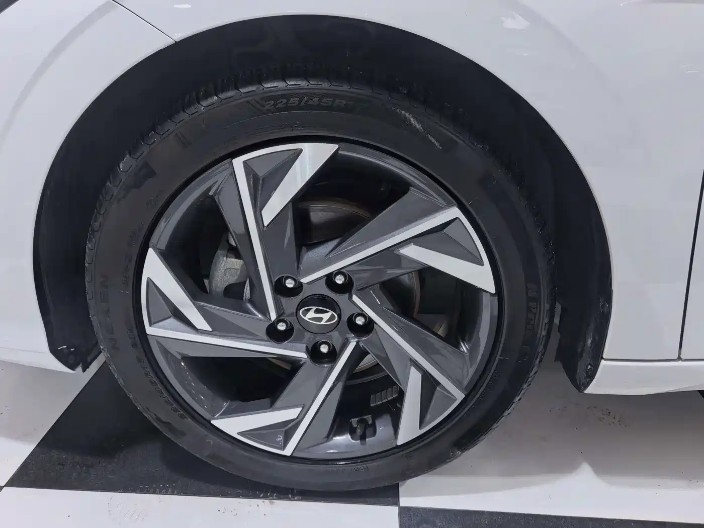 Hyundai Elantra 2023