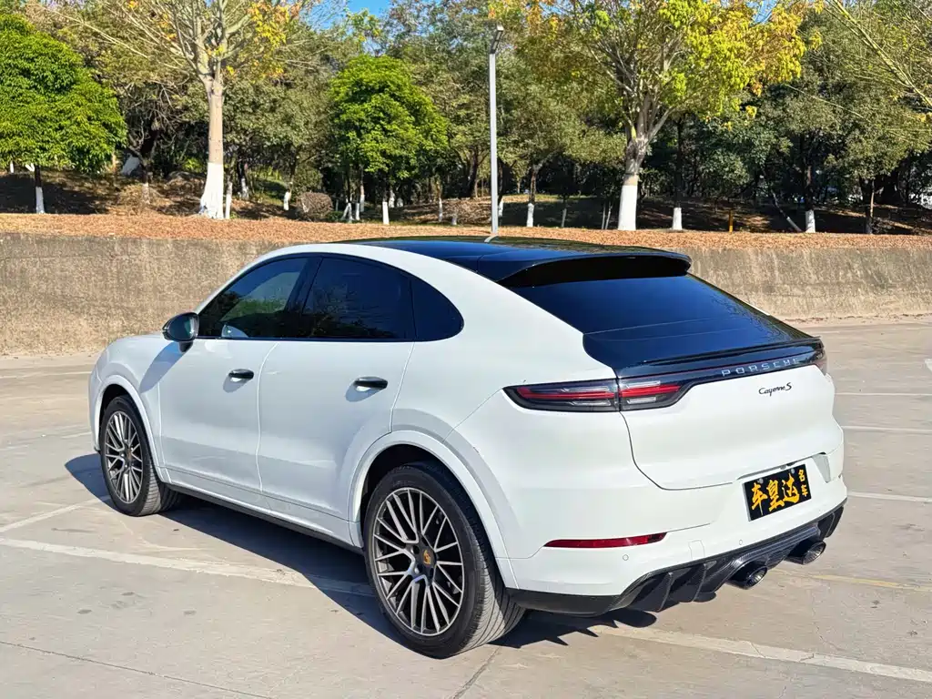 Porsche Cayenne 2022
