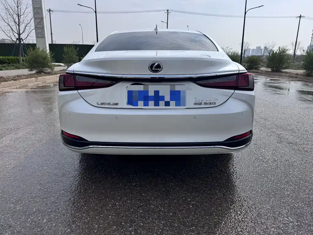 Lexus ES 2021
