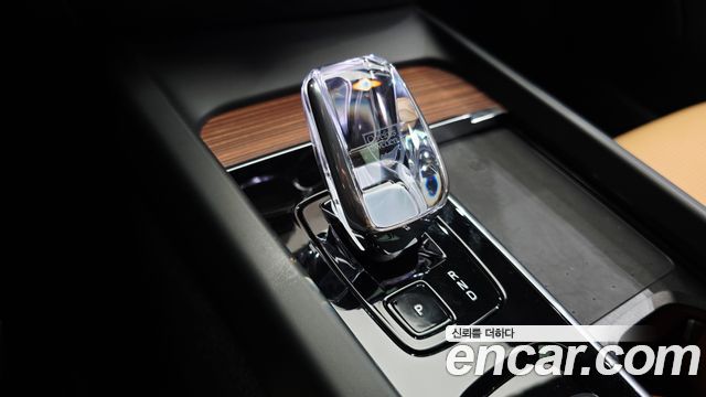 Volvo V60 2025