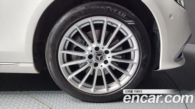 Mercedes-Benz E-Класс 2023
