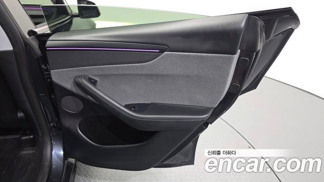 Tesla Model Y 2025