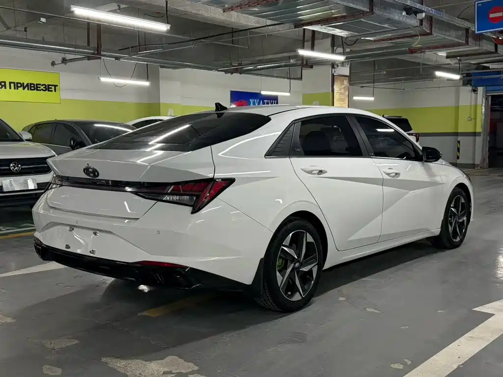 Hyundai Elantra 2022