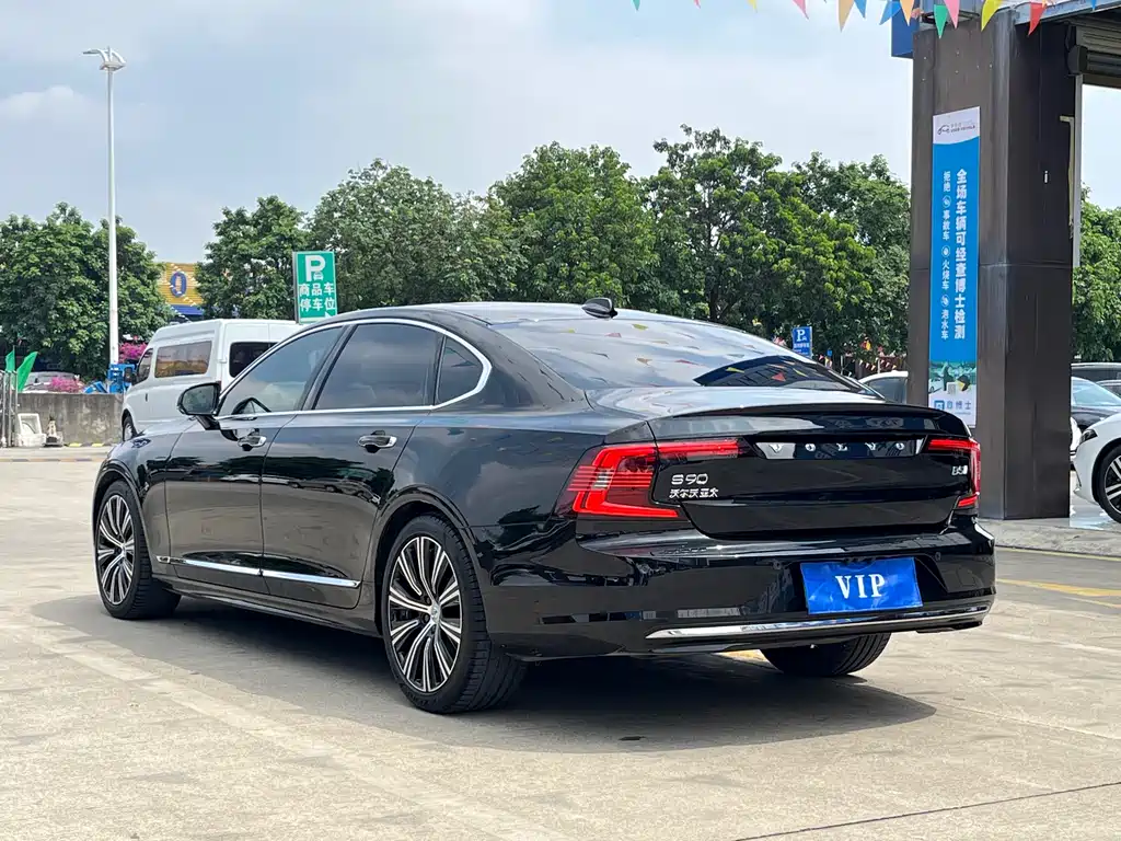 Volvo S90 2023