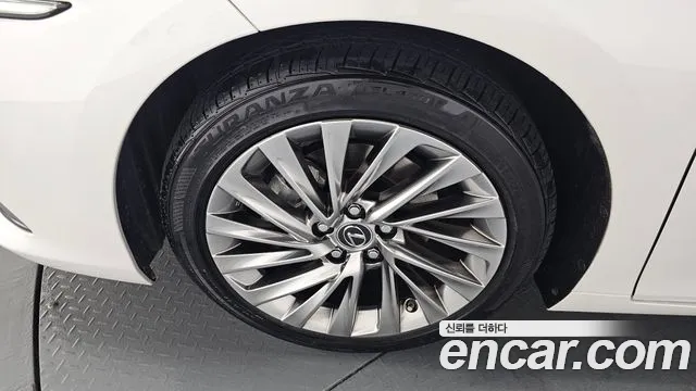 Lexus ES 2024
